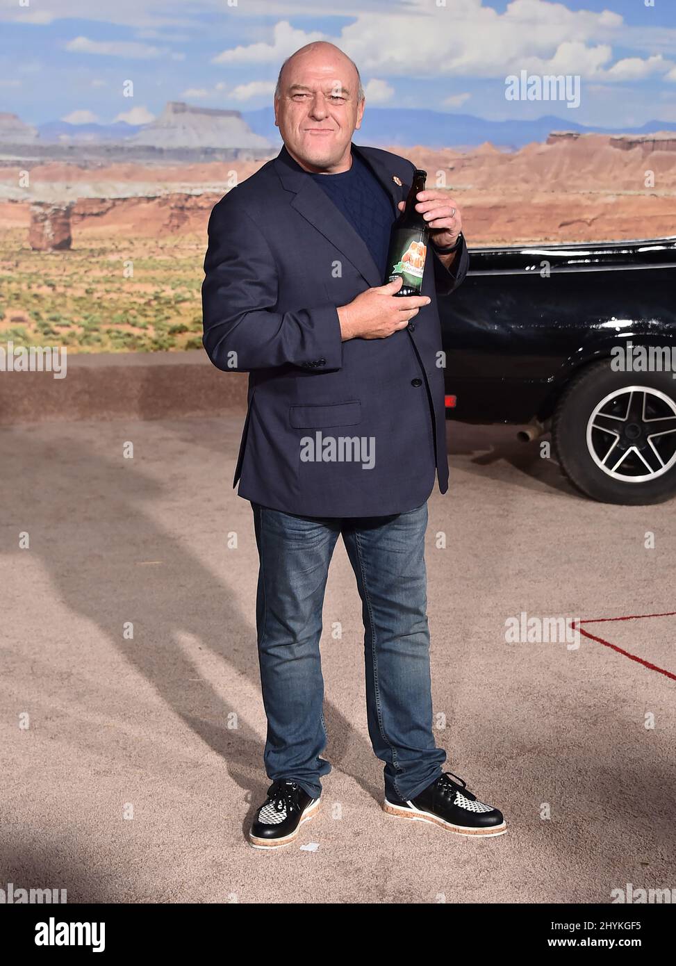 Dean norris full length hi-res stock photography and images - Alamy