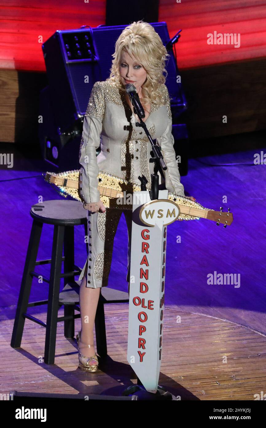 Grand ole opry dolly parton hires stock photography and images Alamy