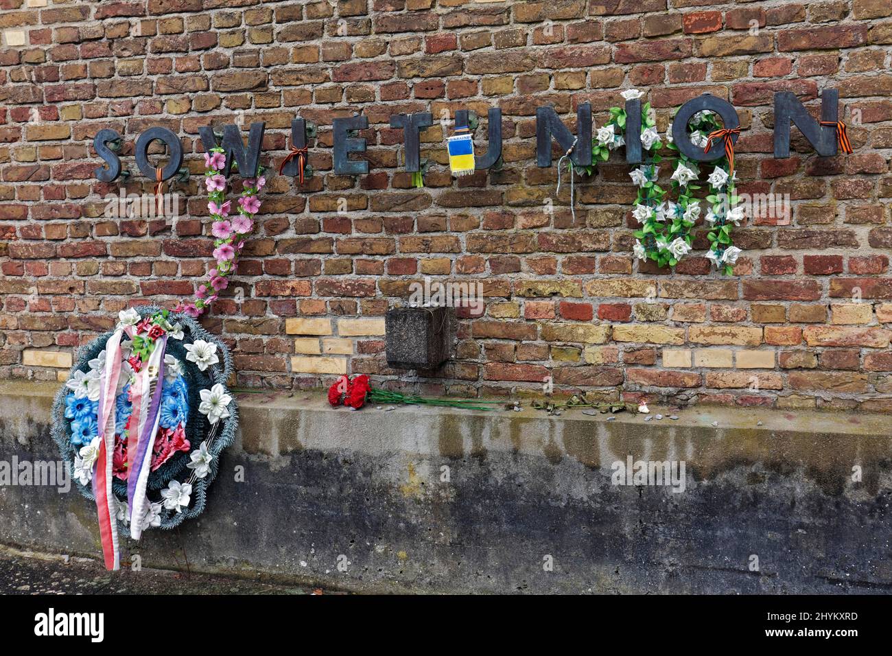 Wall with mourning wreath for the Russian concentration camp victims, Soviet Union inscription, Wall of Nations, Ravensbrueck Memorial, former Stock Photo