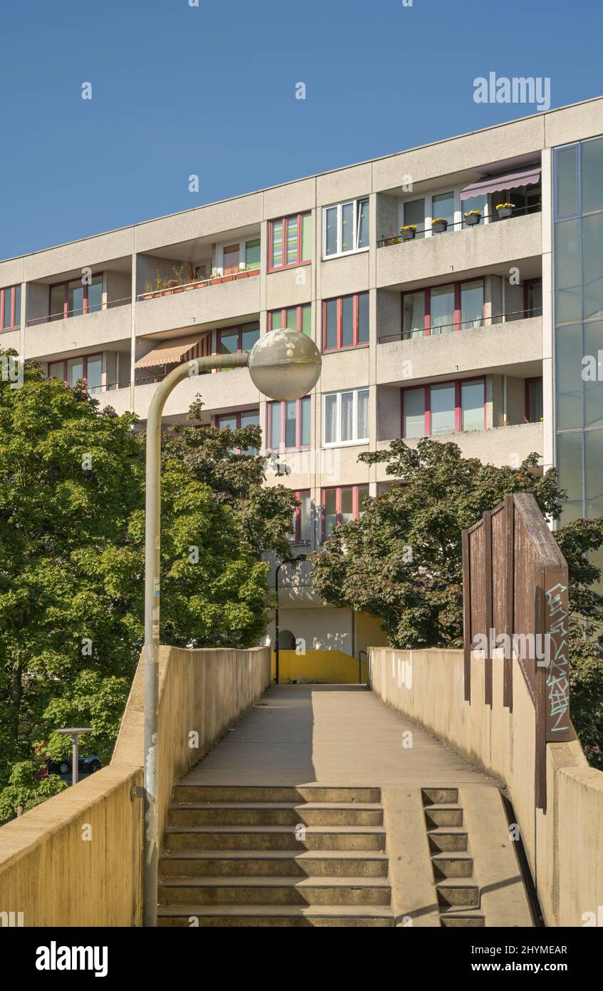 Prefabricated building, PeterAndersStrasse, HighDeckSiedlung, Neukoelln, Berlin, Germany