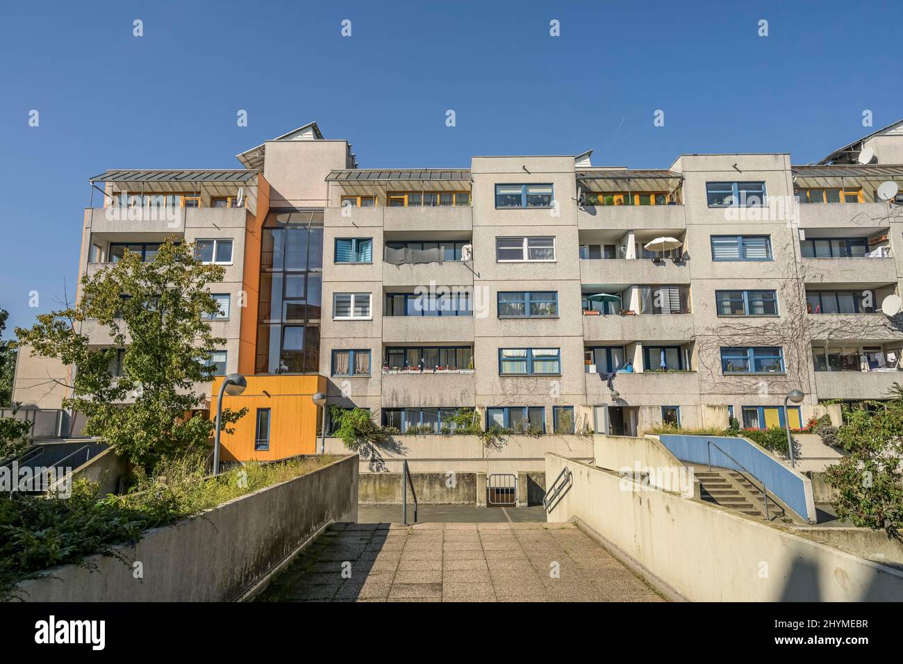 Prefabricated building, PeterAndersStrasse, HighDeckSiedlung, Neukoelln, Berlin, Germany