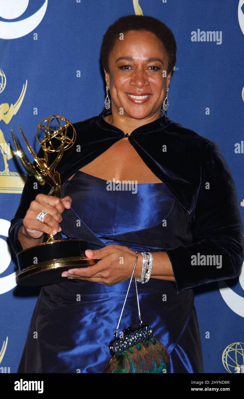S epatha merkerson emmy award hi-res stock photography and images - Alamy