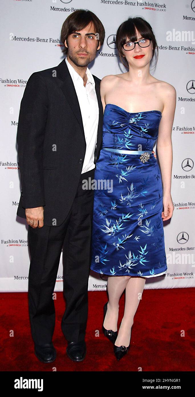 Zooey deschanel jason schwartzman hi-res stock photography and images