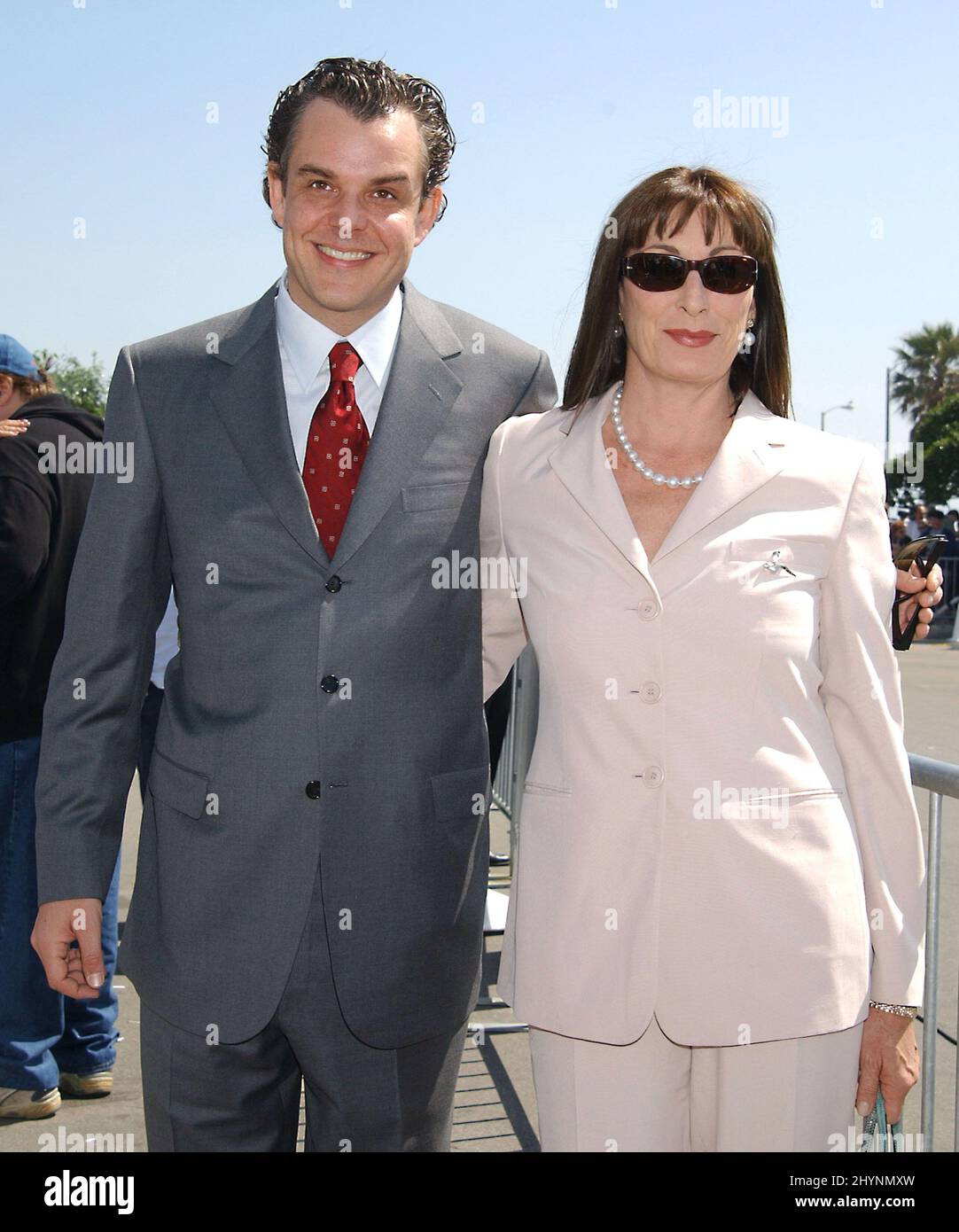 ANJELICA HUSTON & DANNY HUSTON ATTEND THE 2003 INDEPENDENT SPIRIT AWARDS AT SANTA MONICA BEACH, CALIFORNIA. PICTURE: UK PRESS Stock Photo