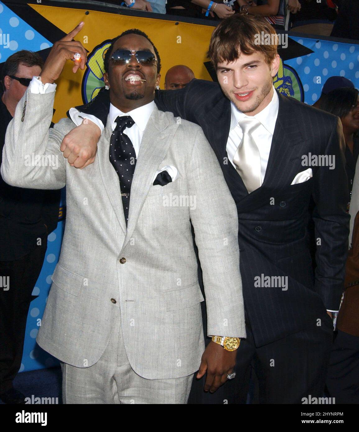 P DIDDY & ASHTON KUTCHER ATTEND THE 2003 MTV MOVIE AWARDS IN LOS