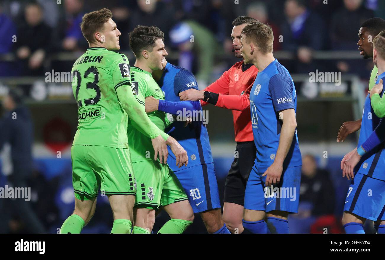 City Of Meppen, Deutschland. 14th Mar, 2022. firo: 03/14/2022 Fuvuball, football 3rd Bundesliga, season 2021/2022, SV Meppen, SVM - MSV Duisburg 1:2 dispute Moritz Stoppelkamp with Max Dombrowka Credit: dpa/Alamy Live News Stock Photo