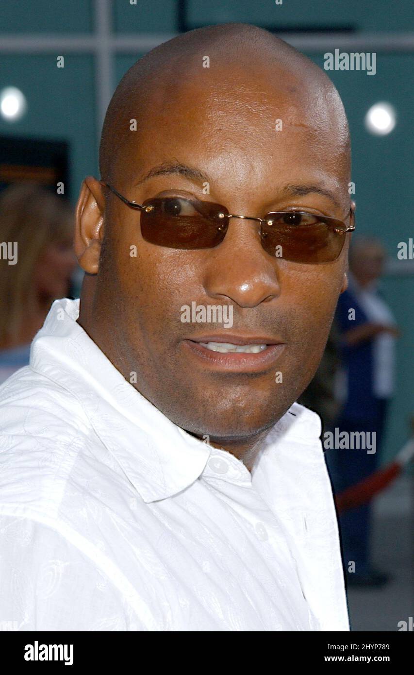 JOHN SINGLETON ATTENDS THE 'THIRTEEN' FILM PREMIERE IN HOLLYWOOD. PICTURE: UK PRESS Stock Photo