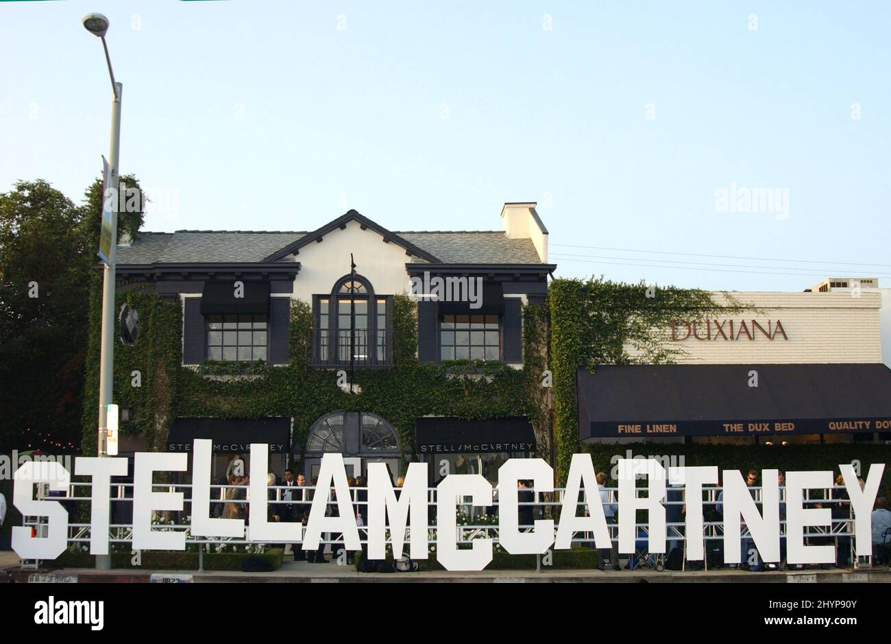 'STELLA McCARTNEY STORE OPENING' ON BEVERLY BLVD, WEST HOLLYWOOD. PICTURE: UK PRESS Stock Photo