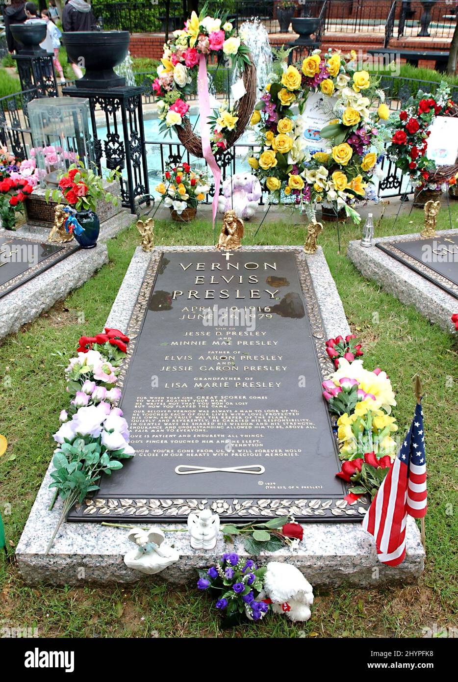 Vernon Presleys Grave Hi-res Stock Photography And Images - Alamy