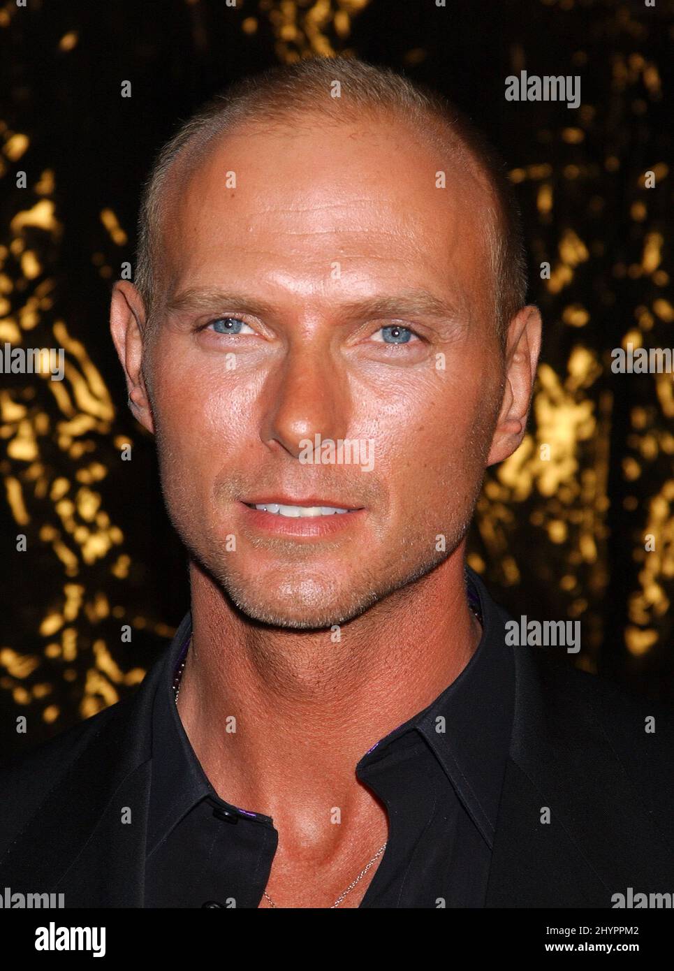 LUKE GOSS ATTENDS THE 'ABOUT SCHMIDT' PREMIERE AT THE ACADEMY THEATRE, LOS ANGELES. PICTURE: UK PRESS Stock Photo