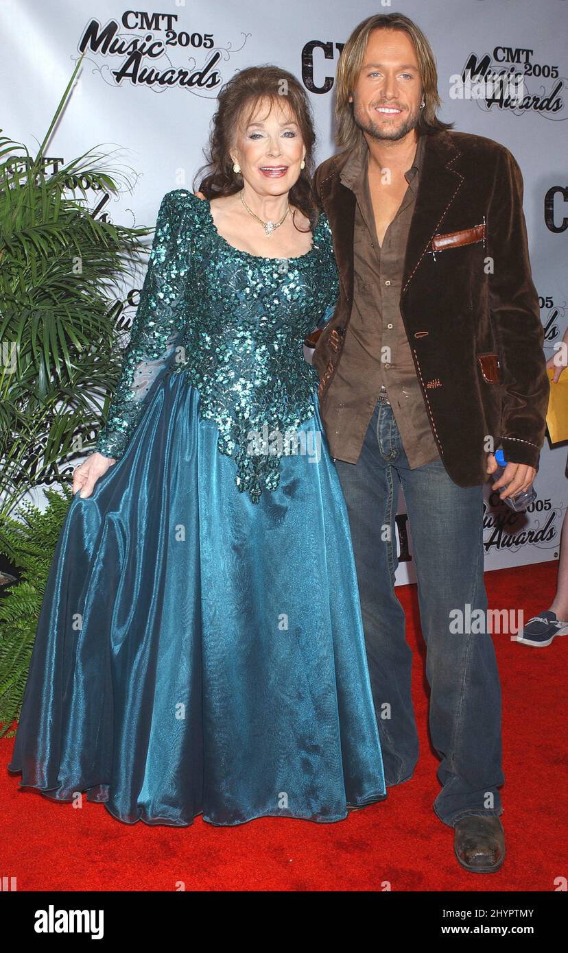 Loretta Lynn & Keith Urban attend the 2005 CMT Music Awards at the