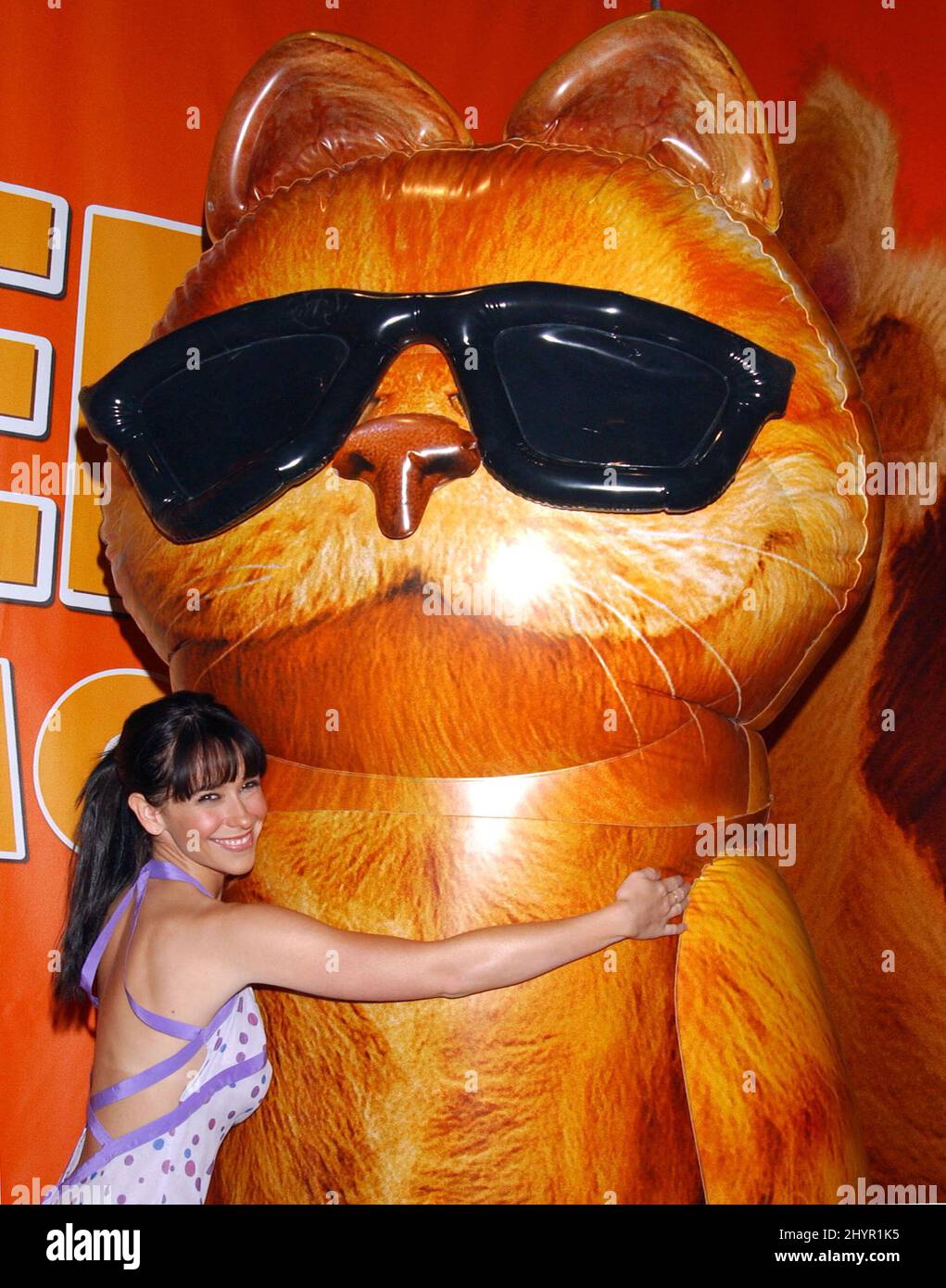 Jennifer Love Hewitt promotes 'Garfield: The Movie' at ShoWest 2004 in Las Vegas. Picture: UK Press Stock Photo