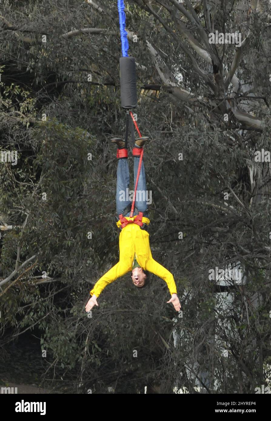 Jim Carrey bungee jumps during filming of his new movie 'Yes Man' held at the Arroyo Seco Bridge in Pasadena, CA. Stock Photo