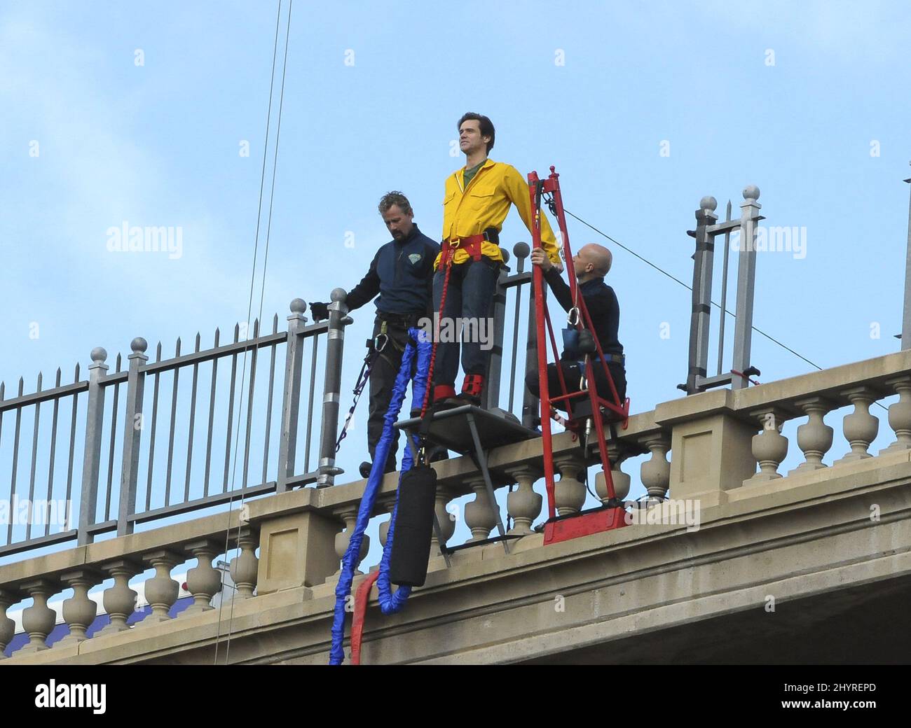 Jim Carrey bungee jumps during filming of his new movie 'Yes Man' held at the Arroyo Seco Bridge in Pasadena, CA. Stock Photo
