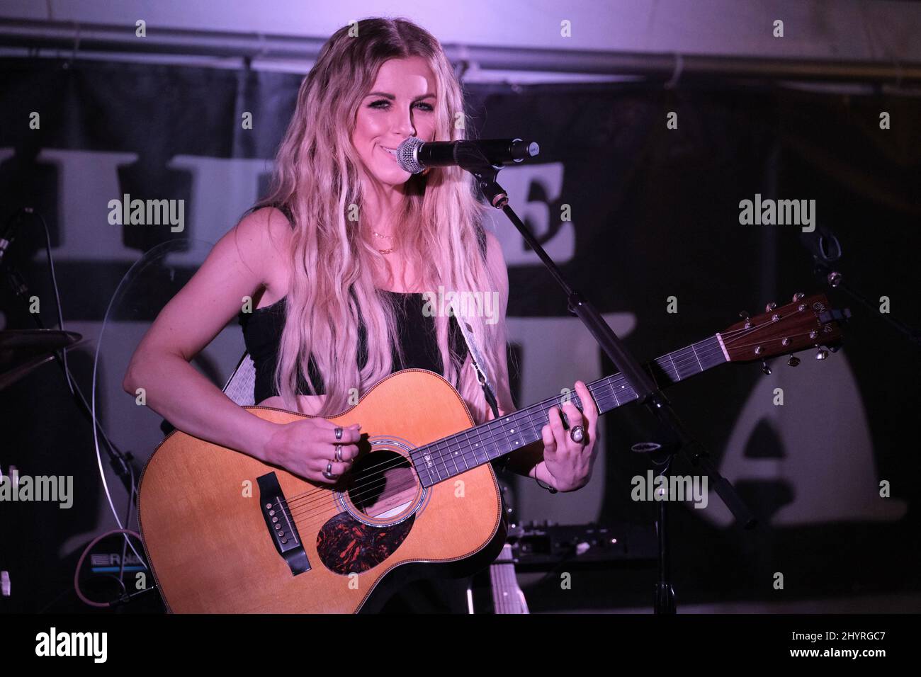 Lindsay Ell onstage at Christmas 4 Kids 'When Pigs Fly' dinner event in Hendersonville Stock Photo