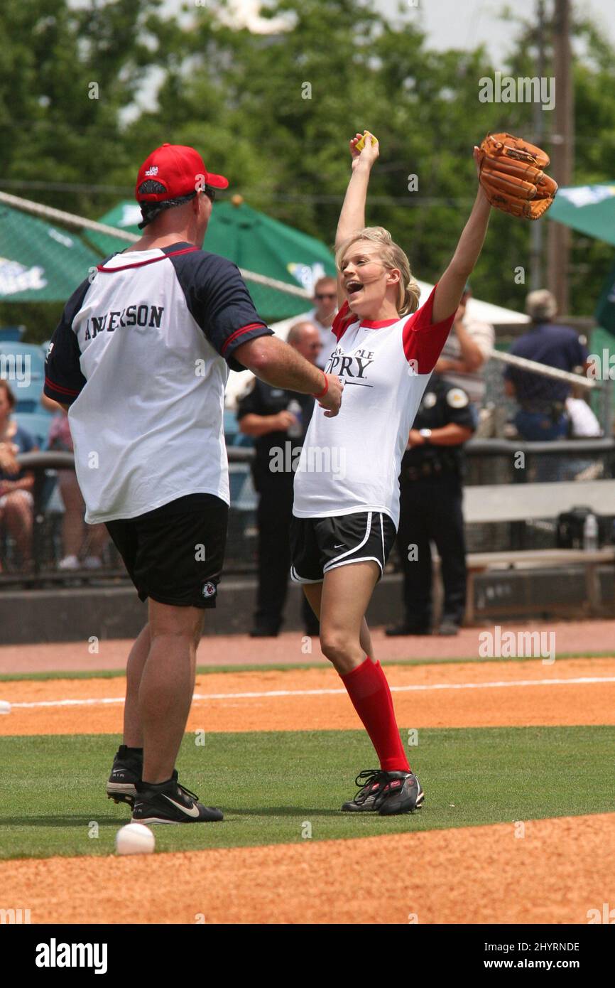 Carrie Underwood at the City of Hope Celebrity softball challenge at