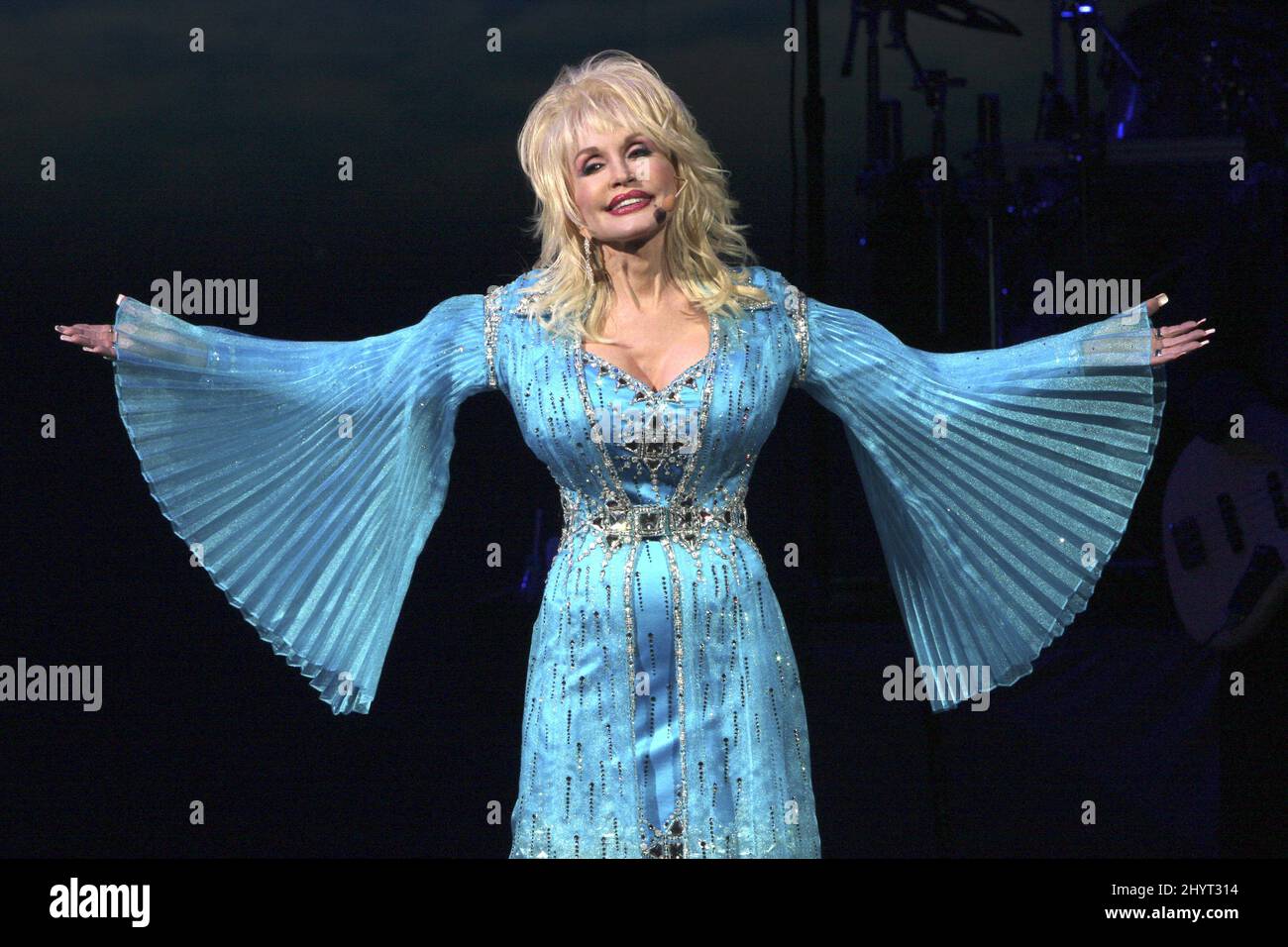 Dolly Parton performs live in concert during her 'Brings the Backwoods Barbie Tour 2008 to Dollywood' to raise funds for the Imagination Library at the DP's Celebrity Theatre, Tennessee Stock Photo - Alamy Dolly Parton performs live in concert during her 'Brings the Backwoods Barbie Tour 2008 to Dollywood' to raise funds for the Imagination Library at the DP's Celebrity Theatre, Tennessee Stock Photo - Alamy
