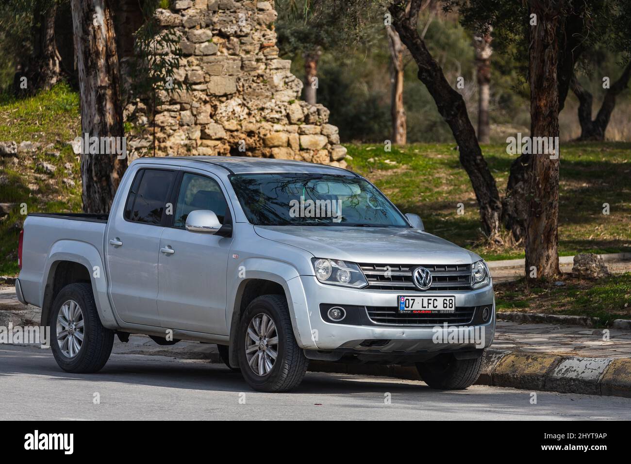 VW Amarok mit Wohnkabine Four Wheel Grizzly.