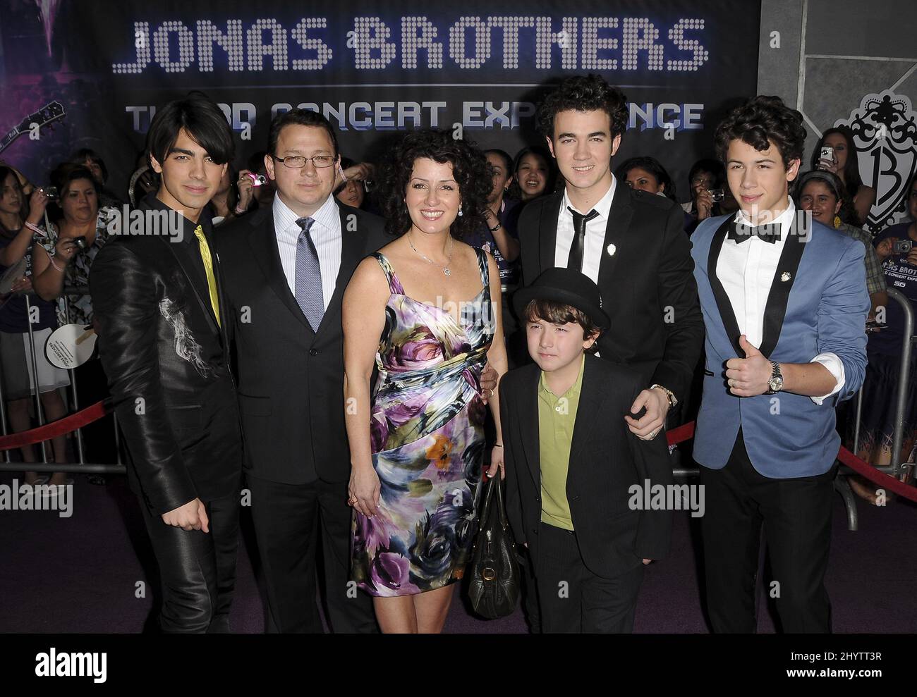 Frankie Jonas Rocks Blue Hair at Jonas Brothers Concert - wide 1