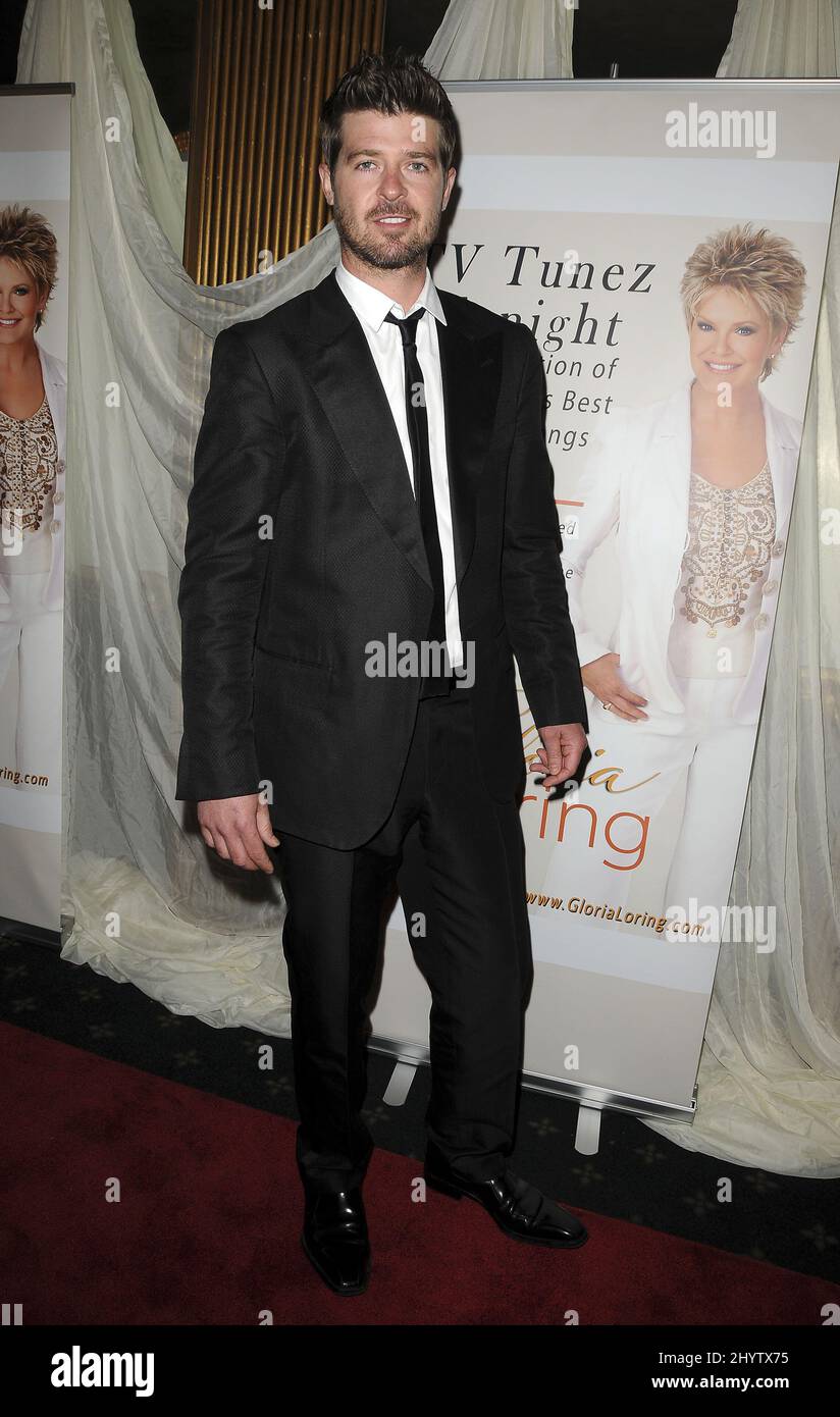 Robin Thicke at the opening of Gloria Loring's "TV Tunez Tonight!" at