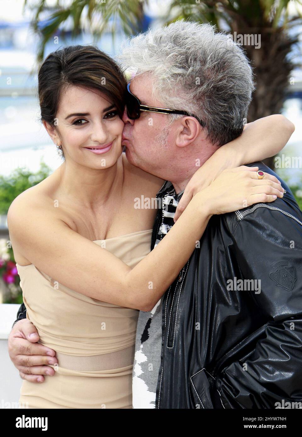 Penelope Cruz And Pedro Almodovar At The Broken Embraces Photocall Held At The Palais Des