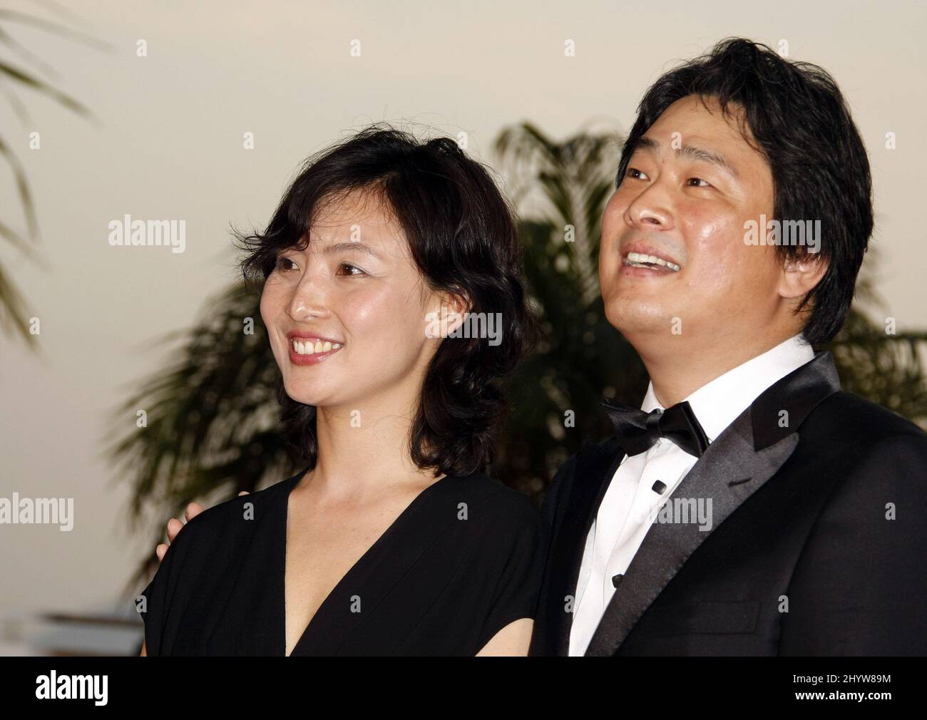 Actress Kim Ok-Vin and South Korean director Park Chan-Wook pose with the Jury Prize award he received for the film 'Bak-Jwi', at a photo call following the awards ceremony, during the 62nd International film festival in Cannes Stock Photo