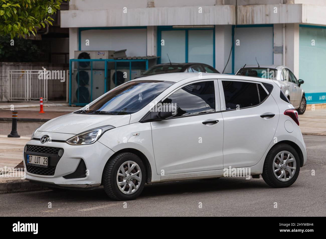 https://c8.alamy.com/comp/2HYWBH4/side-turkey-february-20-2022-white-hyundai-i10-is-parking-on-the-street-on-a-summer-day-against-the-backdrop-of-a-shop-2HYWBH4.jpg