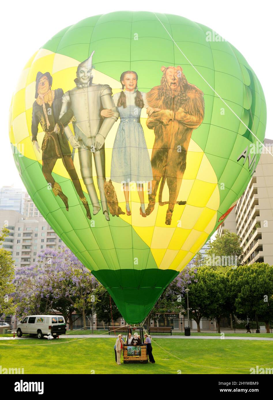 A Hot Air Baloon At The 70th Anniversary Of The Wizard Of Oz Exhibition A Hot Air Baloon At The 70th Anniversary Of The Wizard Of Oz Exhibition Opening Night Gala Held At The Fashion Institute Of Design Merchandising In Los Angeles California Usa 2HYWBM9