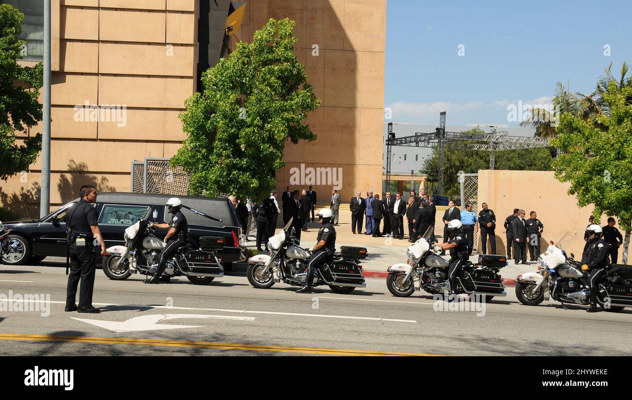 Farrah fawcetts funeral hi-res stock photography and images - Alamy
