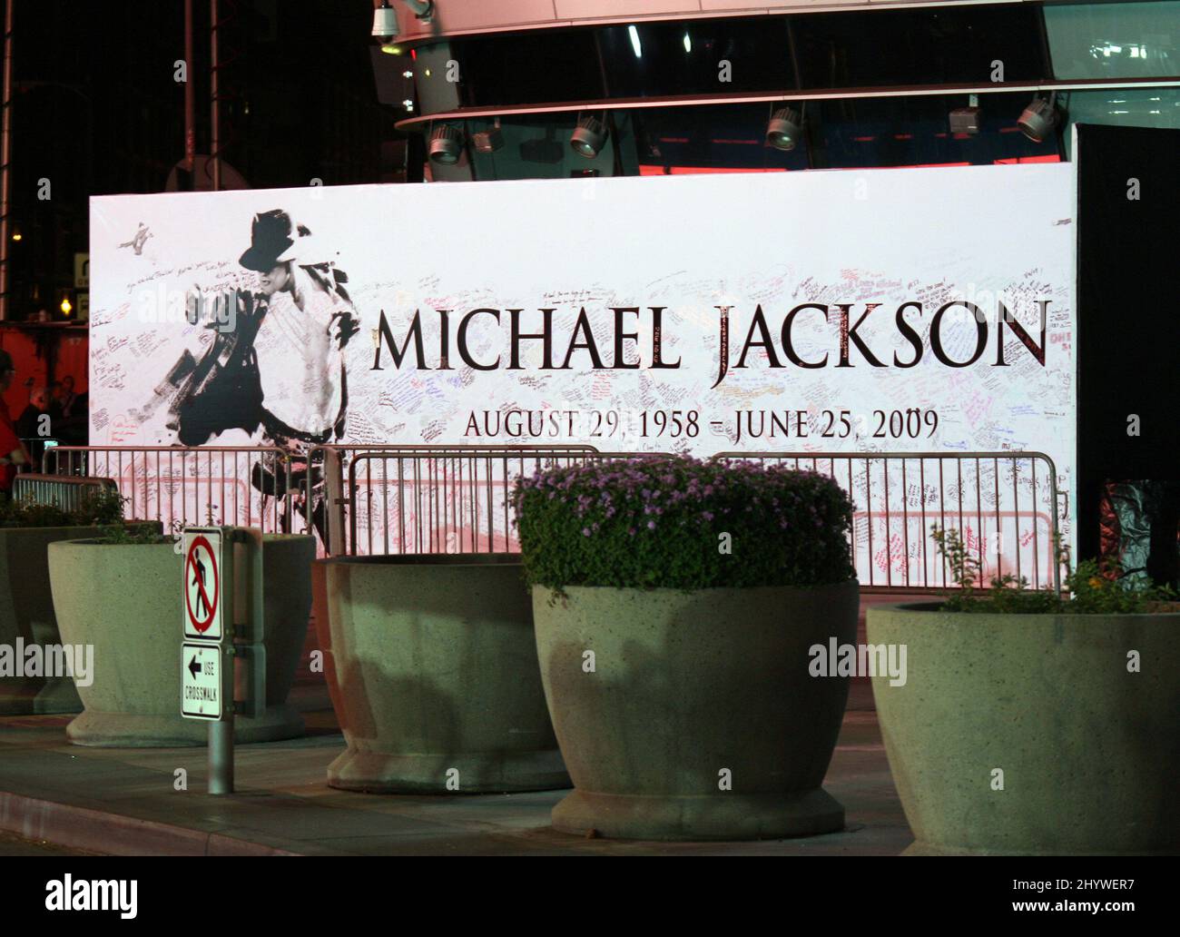 Atmosphere around the Michael Jackson Memorial at the Staple Center in