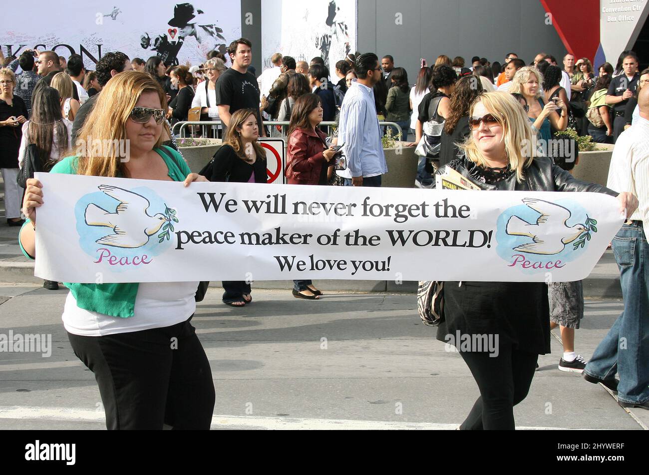 Atmosphere around the Michael Jackson Memorial at the Staple Center in