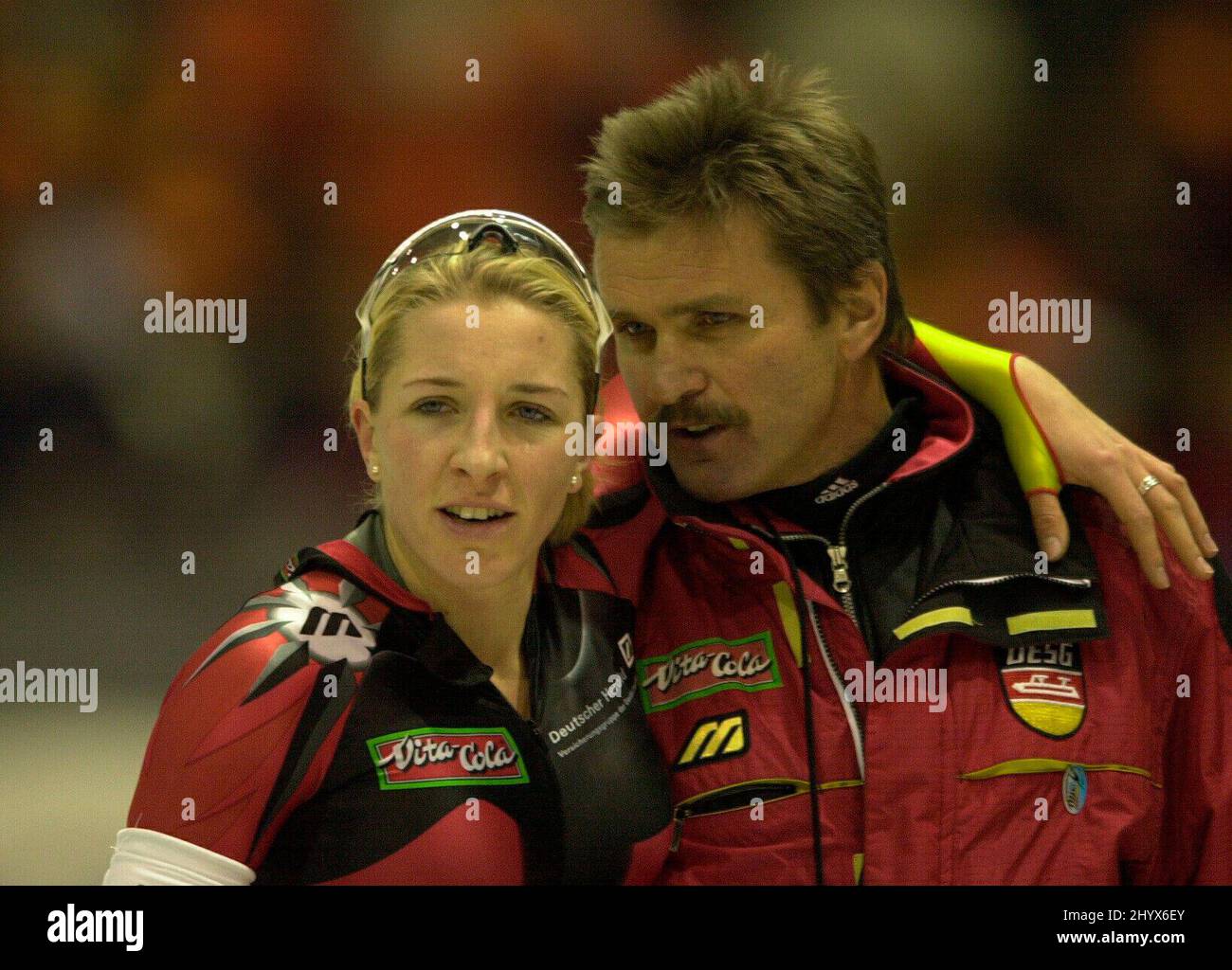 ARCHIVE PHOTO: Anni Friesinger-Postma's ex-coach died after a long illness. Anni FRIESINGER, Germany, with her coach Markus EICHER, half-length portrait; she has put her arm around his shoulders; look slightly to the side; Qf. Stock Photo