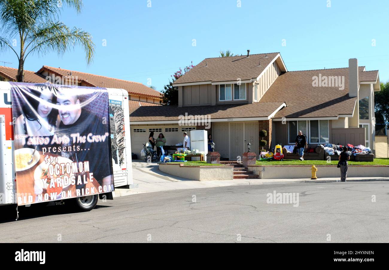 Nadya 'Octomom' Suleman's Yard Sale La Habra. Atmosphere at a yard