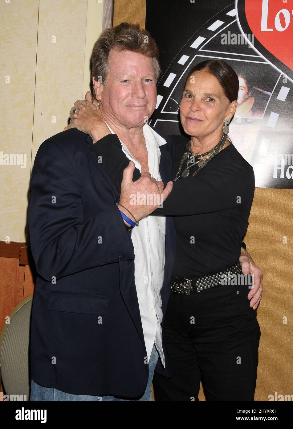 Ryan O'Neal and Ali MacGraw at the 'The Hollywood Show' Fall 2010 held at the Burbank Airport Marriott Hotel & Convention Center, Burbank, California Stock Photo