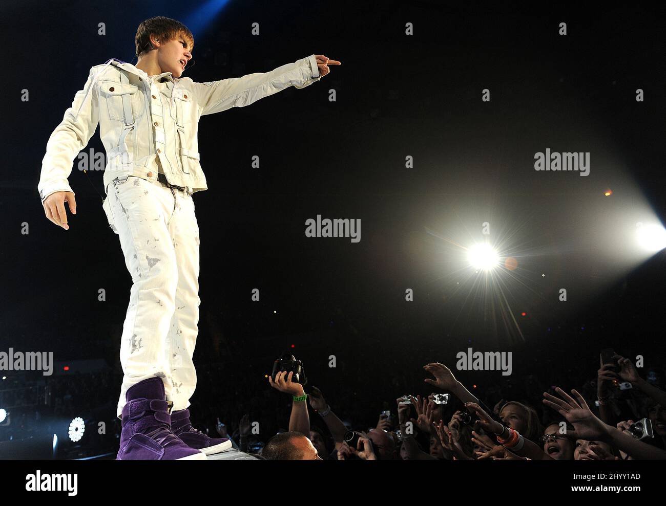 Figura de cartón Justin Bieber con jeans rasgados tamaño real – El