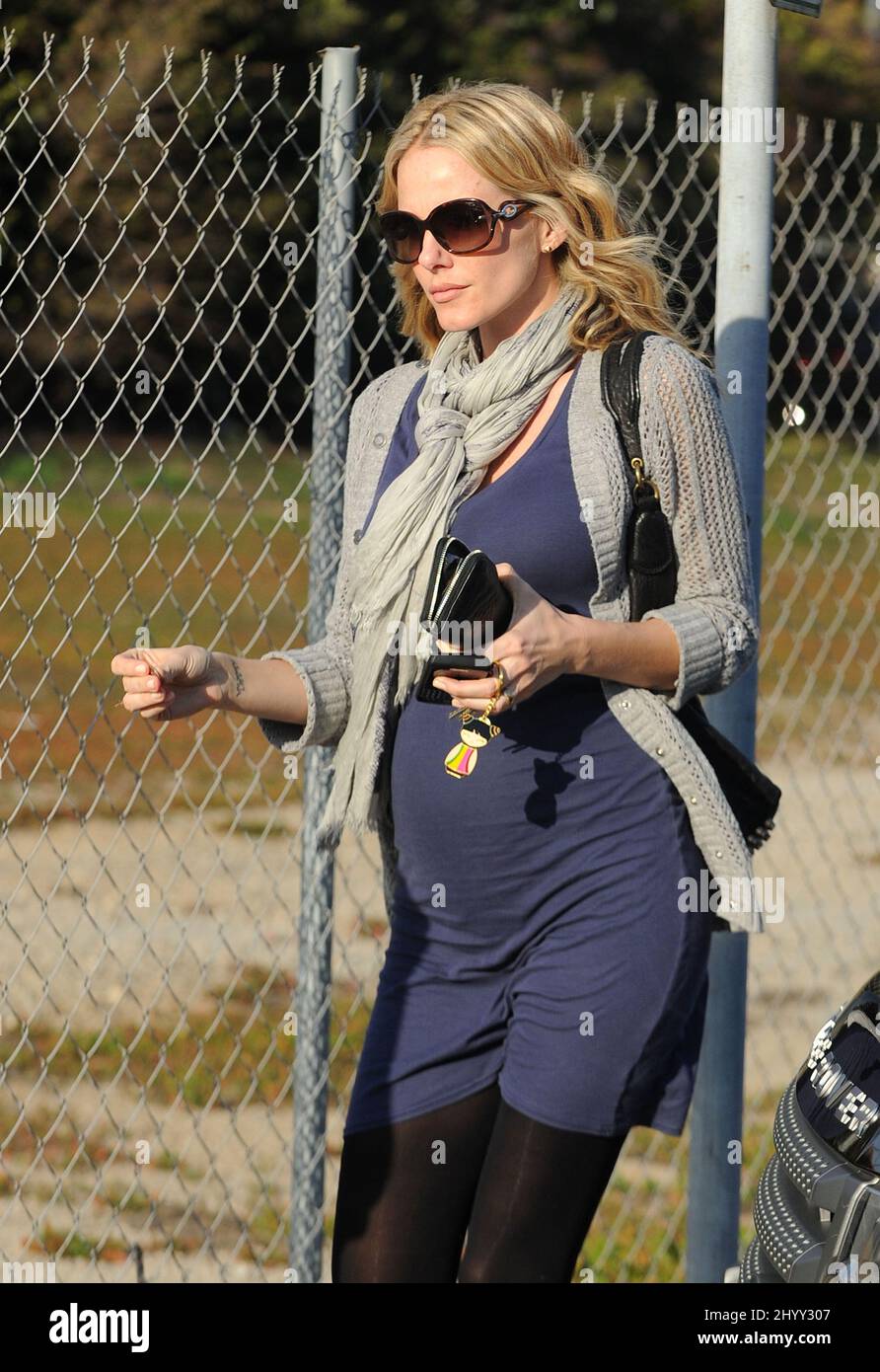 Monet Mazur looking very pregnant leaving the Byron and Tracey Salon, Los Angeles. Stock Photo