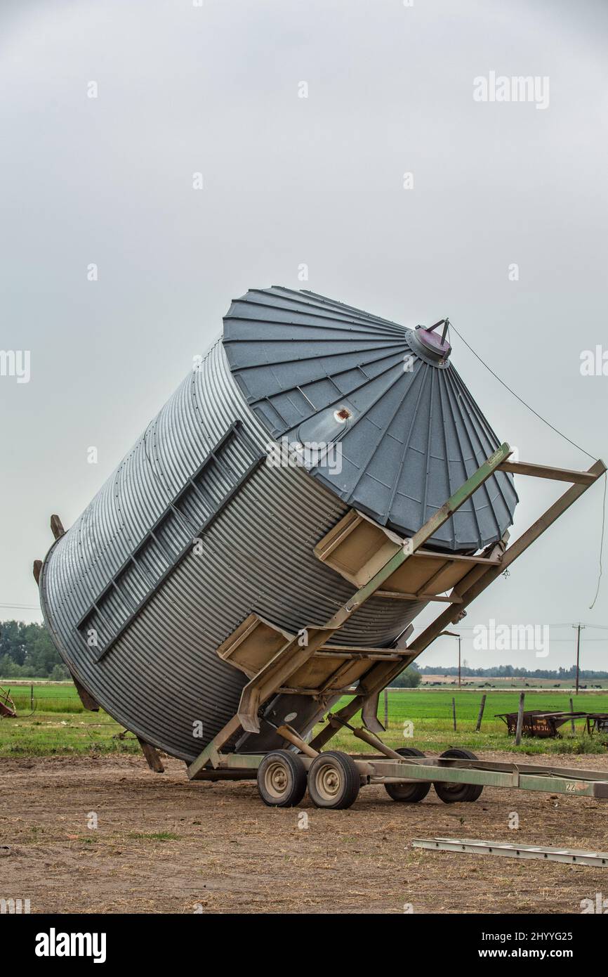 Grain bin mover hires stock photography and images Alamy