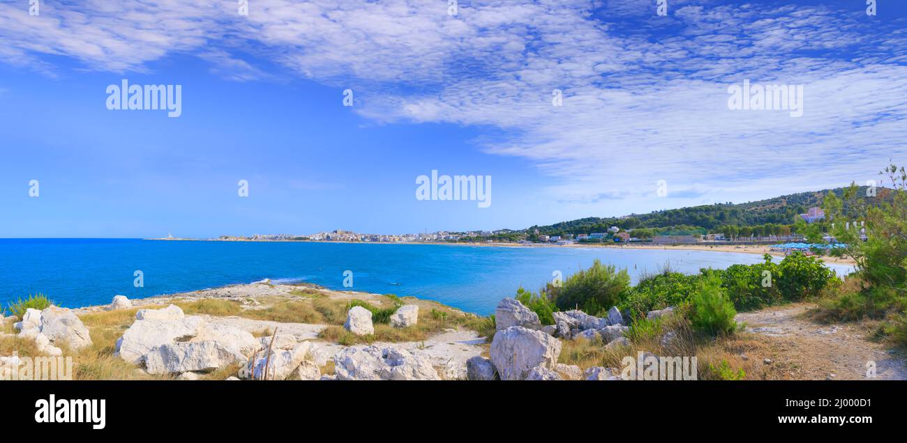 Gargano coast: Bay of Vieste, (Apulia) Italy.San Lorenzo beach is located nearby Vieste and is buzzing with private and public beaches. Stock Photo