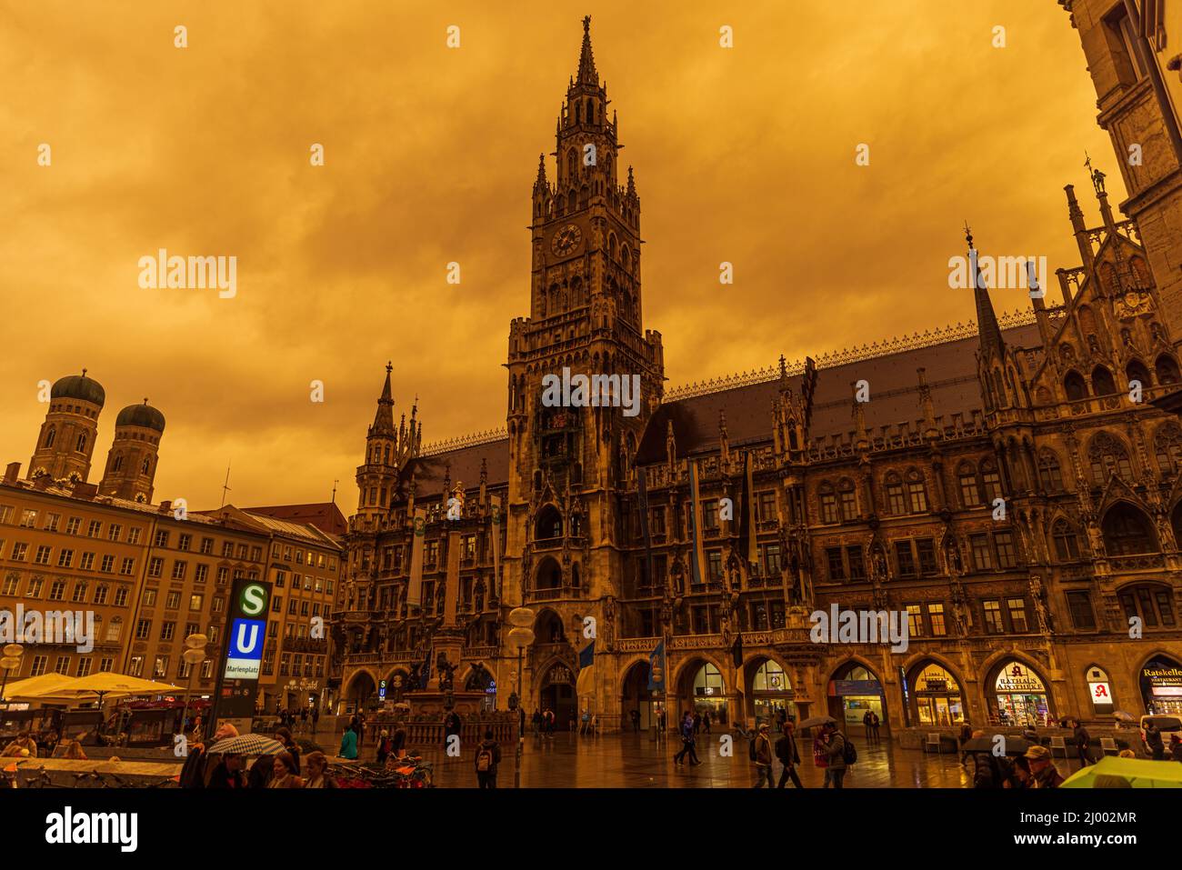 MUNICH, GERMANY - MARCH 15: A rare meteorological phenomenon causing an orange sky due to sahara sand dust in the sky on March 15, 2022 in Munich Stock Photo