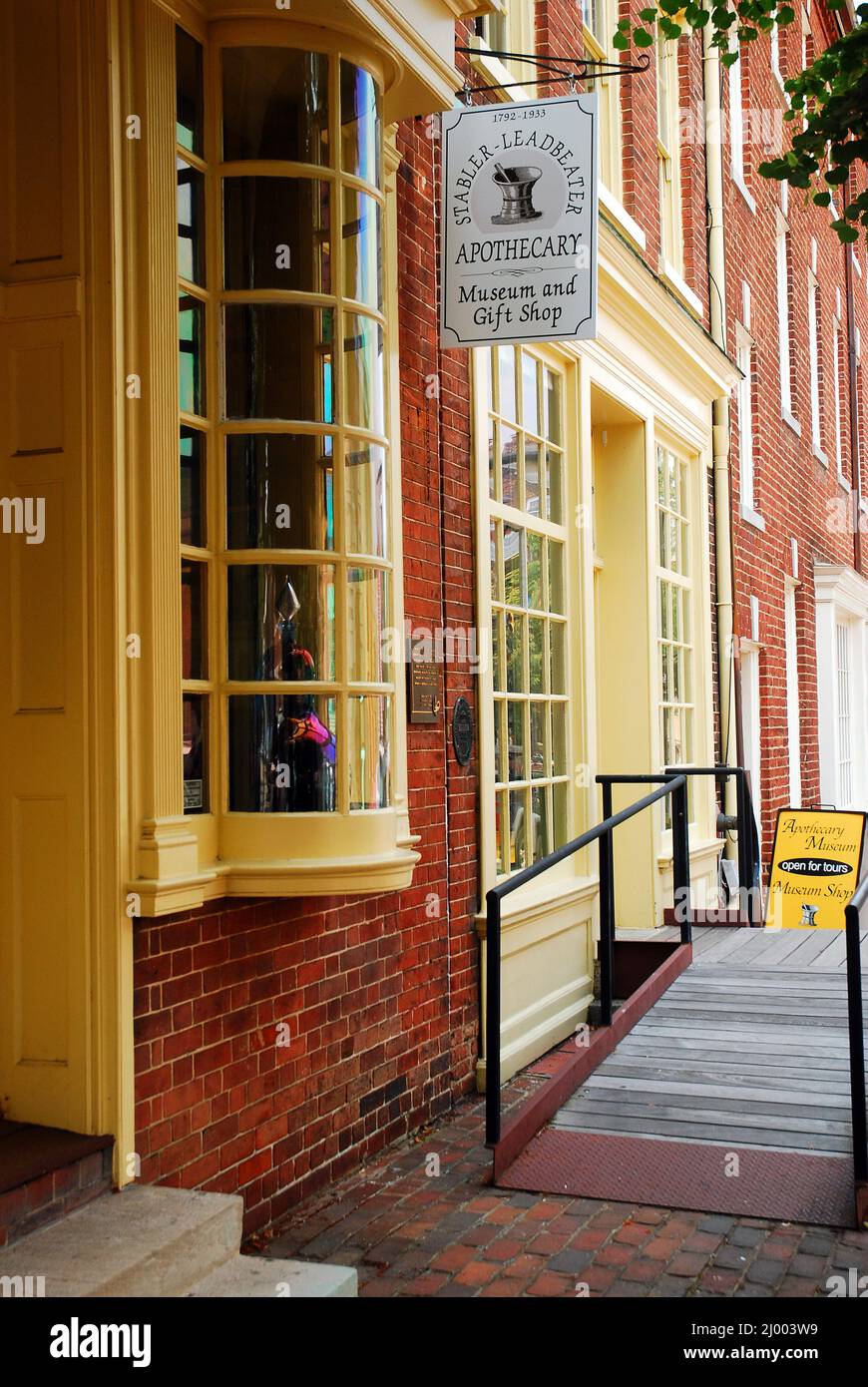 The historic Stabler Leadbeater Apothecary is now a museum in Alexandria, Virginia, demonstrating the colonial style pharmacy Stock Photo