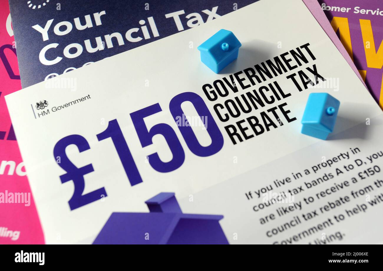 GOVERNMENT COUNCIL TAX REBATE INFORMATION LEAFLET WITH MODEL HOUSE RE COSTS COST OF LIVING BILLS HOUSEHOLD BUDGETS ETC UK Stock Photo