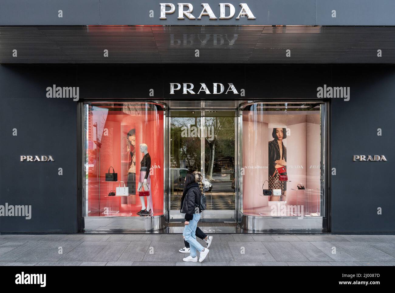 Madrid, Spain. 24th Feb, 2022. Pedestrians walk past the Italian luxury  fashion company Prada store in Spain. (Credit Image: © Xavi Lopez/SOPA  Images via ZUMA Press Wire Stock Photo - Alamy