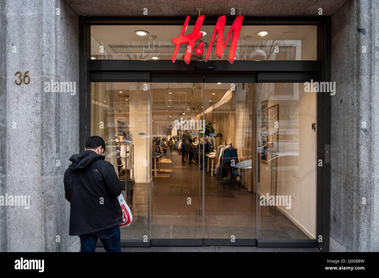 H & m clothing hi-res stock photography and images - Page 7 - Alamy