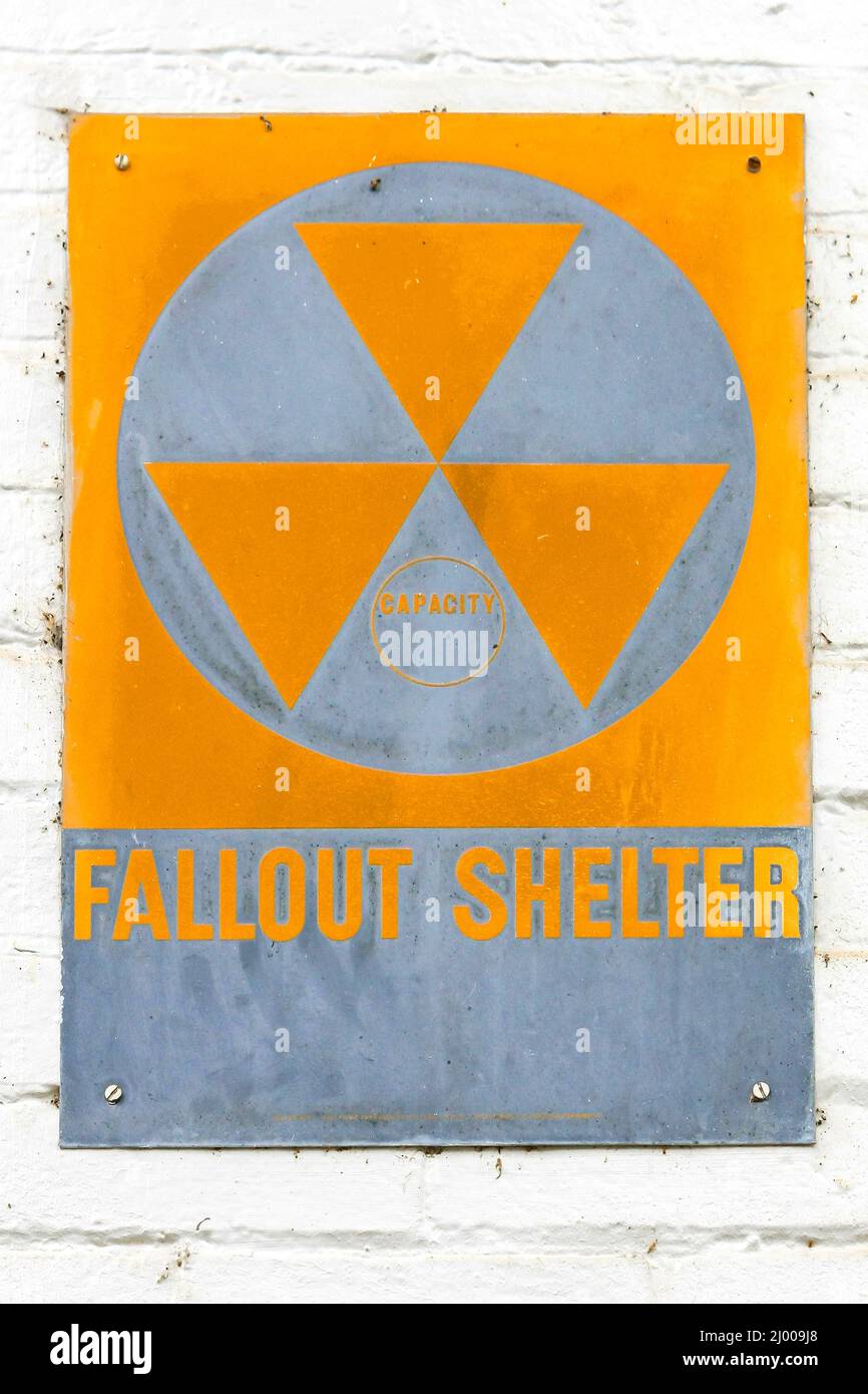 1960s Nuclear war Fallout Shelter sign sign at the Colbert County Courthouse in Tuscumbia, Alabama Stock Photo