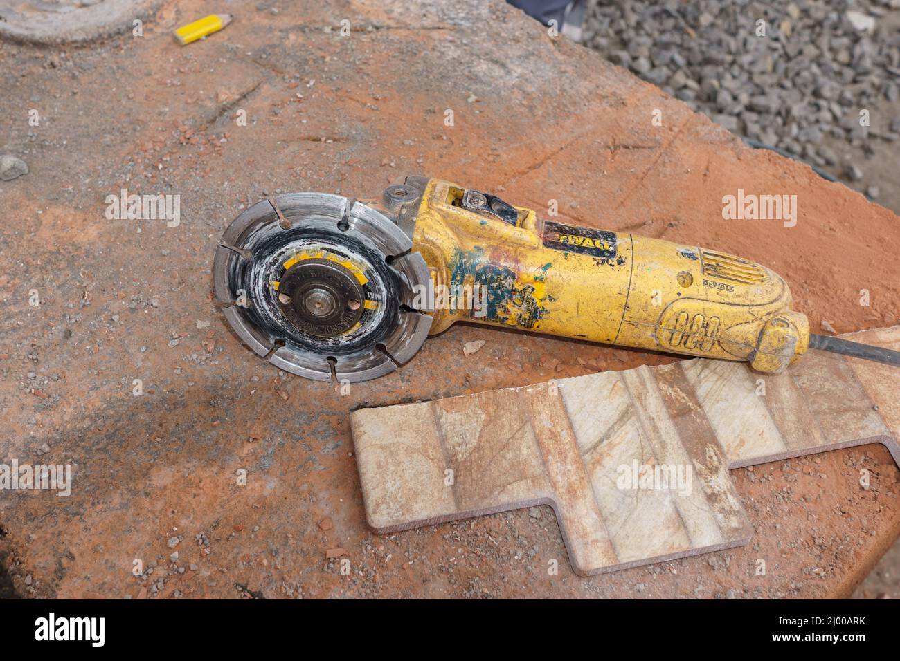 Dewalt tile cutter hires stock photography and images Alamy
