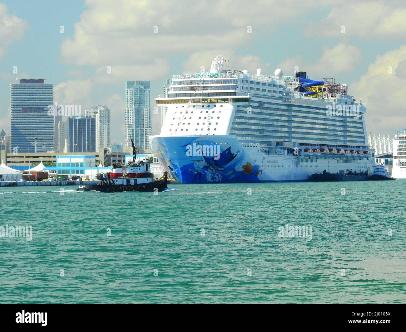 Norwegian Escape am Cruiseterminal in Miami am 11.11.2015 Stock Photo