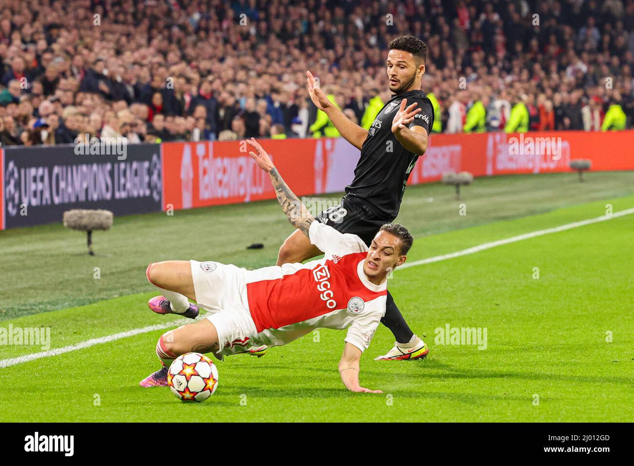 AMSTERDAM, NETHERLANDS - MARCH 15: Antony of Ajax, Goncalo Ramos of SL Benfica during the UEFA Champions League 1/8 finals match between Ajax and Benfica at Johan Cruijff ArenA on March 15, 2022 in Amsterdam, Netherlands (Photo by Peter Lous/Orange Pictures) Stock Photo