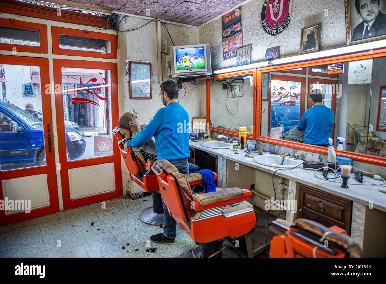 Old barbershop mirrors hi-res stock photography and images Old barbershop mirrors hi-res stock photography and images