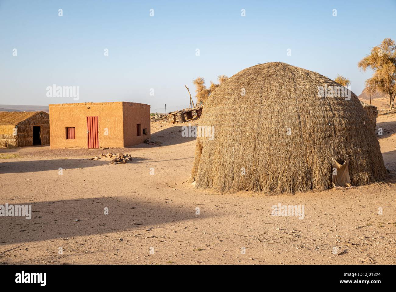 Arab hut hi-res stock photography and images - Page 2 - Alamy