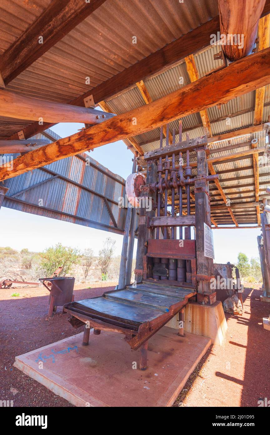 A battery or stamp mill used to crush gold ore, in the small rural town of Leonora, Goldfields-Esperance, Western Australia, WA, Australia Stock Photo
